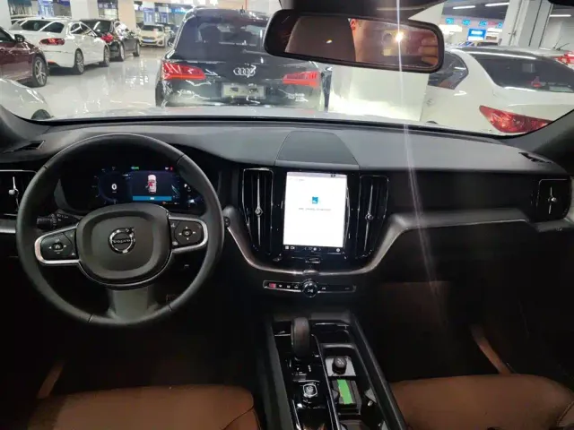 Volvo XC60 — Фото автомобиля 9