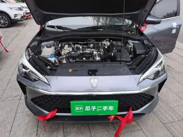 Roewe i5 — Фото автомобиля 19