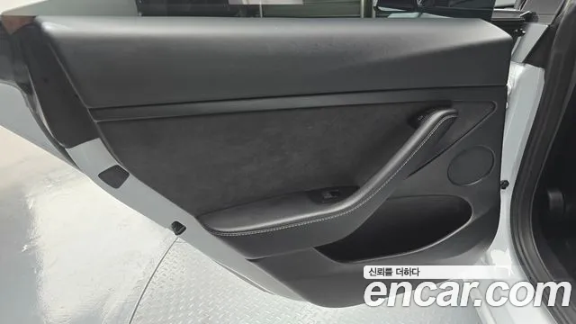 Tesla Model 3 — Фото автомобиля 25