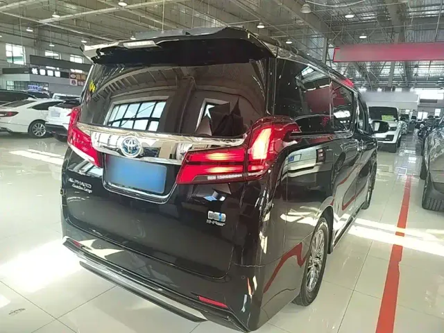 Toyota Alphard — Фото автомобиля 6