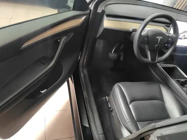 Tesla Model Y — Фото автомобиля 15