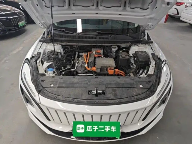 Hongqi E-QM5 — Фото автомобиля 19