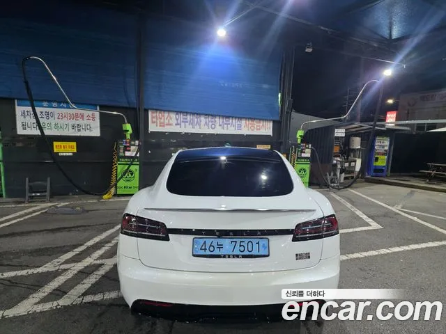 Tesla Model S — Фото автомобиля 7