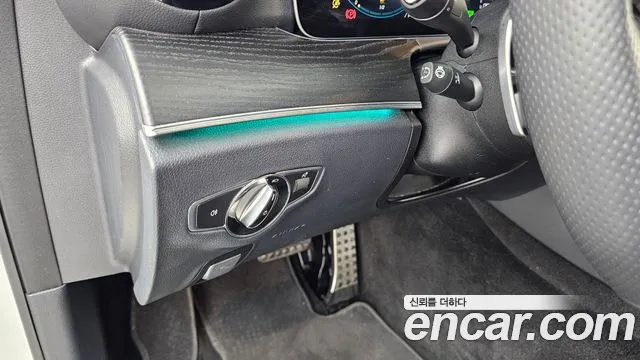 Mercedes-Benz E-Class — Фото автомобиля 16