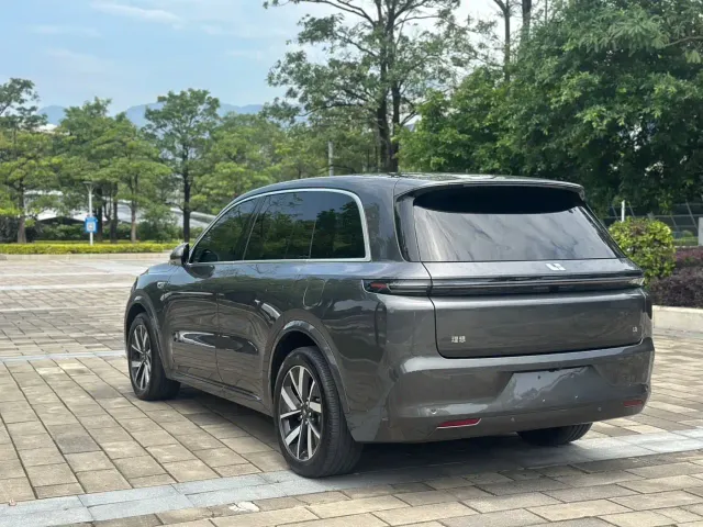 Li Auto L8 — Фото автомобиля 13