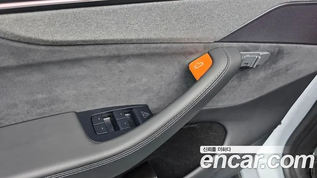 Tesla Model Y — Фото автомобиля 29
