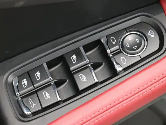 Porsche Macan — Фото автомобиля 12