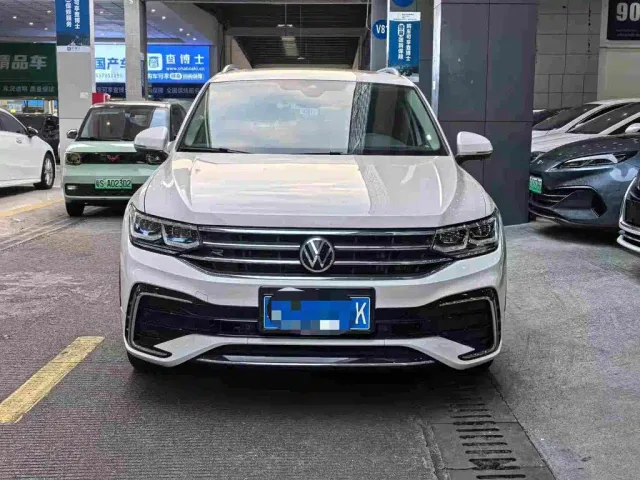 Volkswagen Tiguan L — Фото автомобиля 3