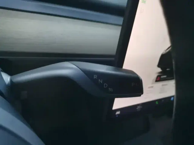 Tesla Model Y — Фото автомобиля 9