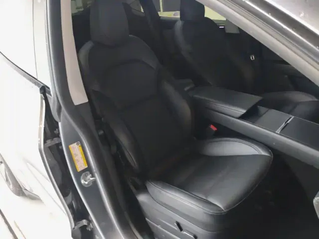 Tesla Model Y — Фото автомобиля 24