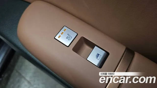 Hyundai Grandeur Grandeur (GN7) 2.5 Бензин 2WD — Фото автомобиля 19