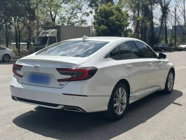 Honda Accord — Фото автомобиля 10