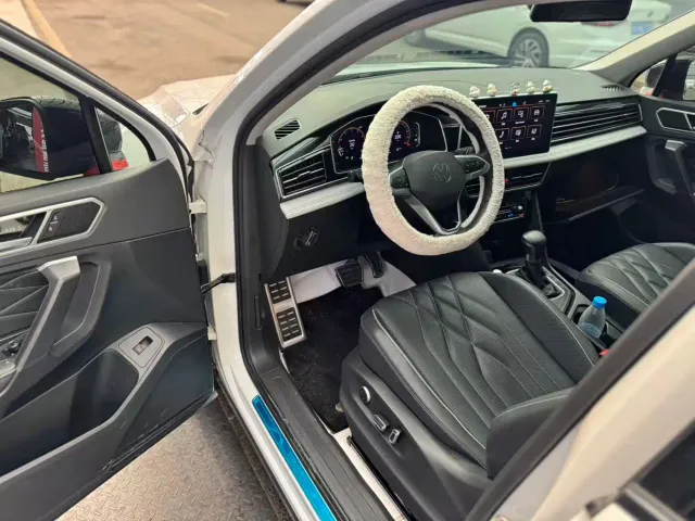 Volkswagen Tiguan L — Фото автомобиля 4