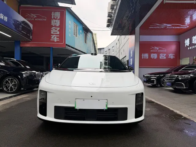 Li Auto i6 — Фото автомобиля 2