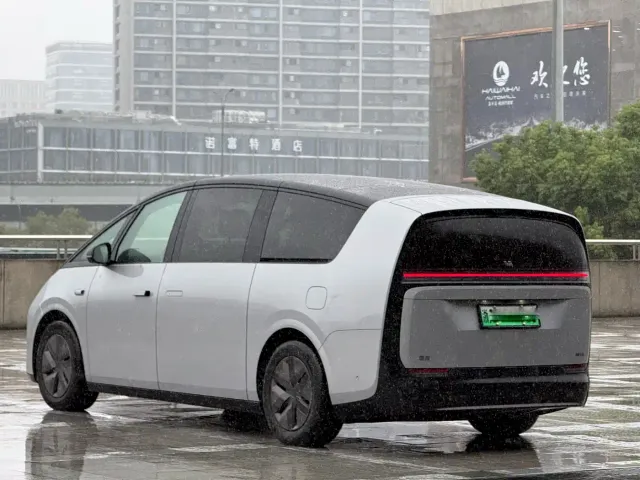 Li Auto MEGA — Фото автомобиля 4