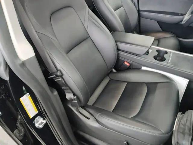 Tesla Model Y — Фото автомобиля 24