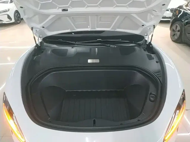 Xiaomi SU7 — Фото автомобиля 19