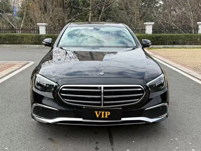 Mercedes-Benz E-Class — Фото автомобиля 2