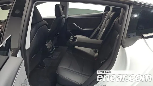 Tesla Model 3 — Фото автомобиля 8