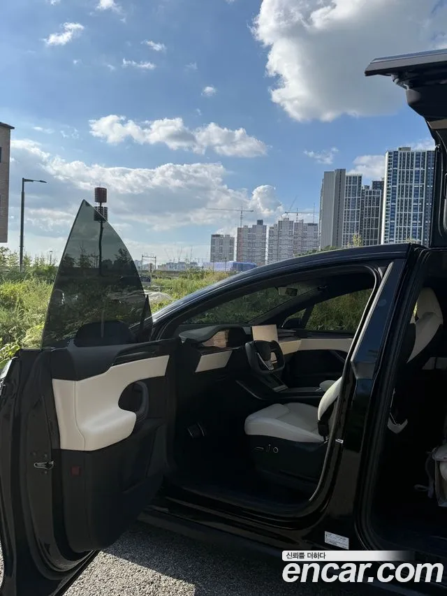 Tesla Model X — Фото автомобиля 3