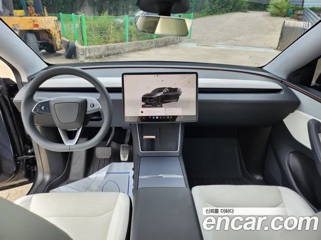 Tesla Model Y — Фото автомобиля 9