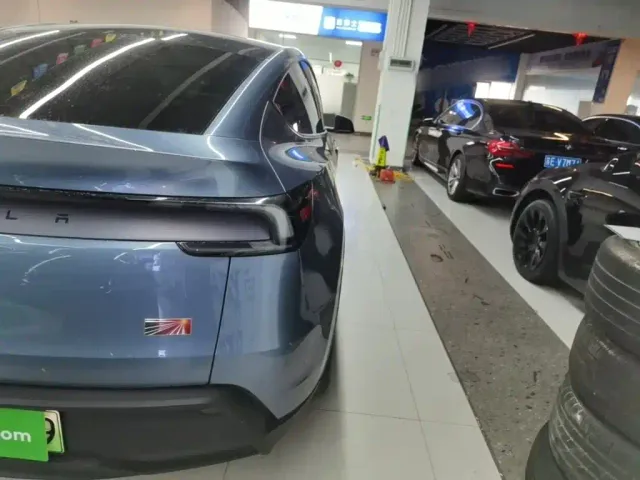 Tesla Model Y — Фото автомобиля 7
