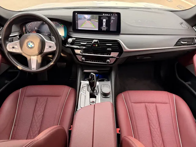 BMW 5 Series — Фото автомобиля 11