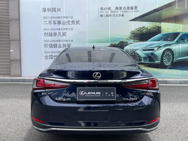 Lexus ES — Фото автомобиля 18