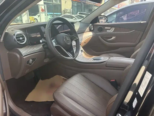 Mercedes-Benz E-Class — Фото автомобиля 8