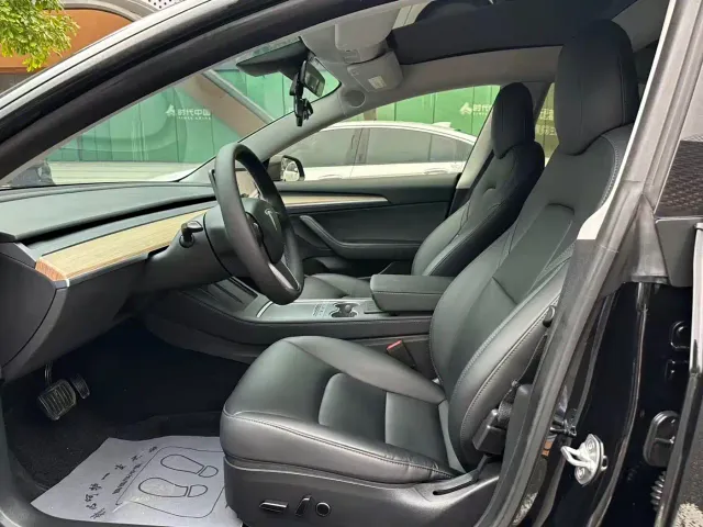 Tesla Model 3 — Фото автомобиля 5