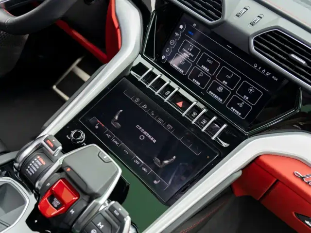 Lamborghini Urus — Фото автомобиля 21