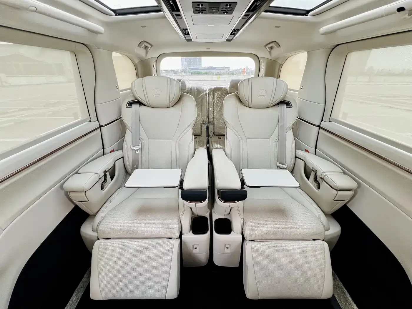 Lexus Lexus LM 2023 500h 6-Seater Prestige Edition — Фото автомобиля 11