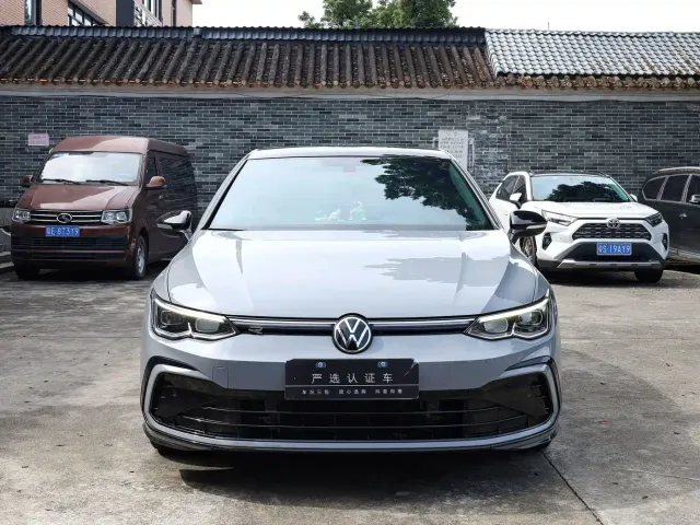 Volkswagen Golf — Фото автомобиля 2