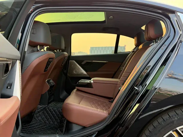 BMW 5 Series — Фото автомобиля 9