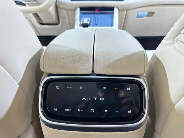 Aito M7 — Фото автомобиля 8