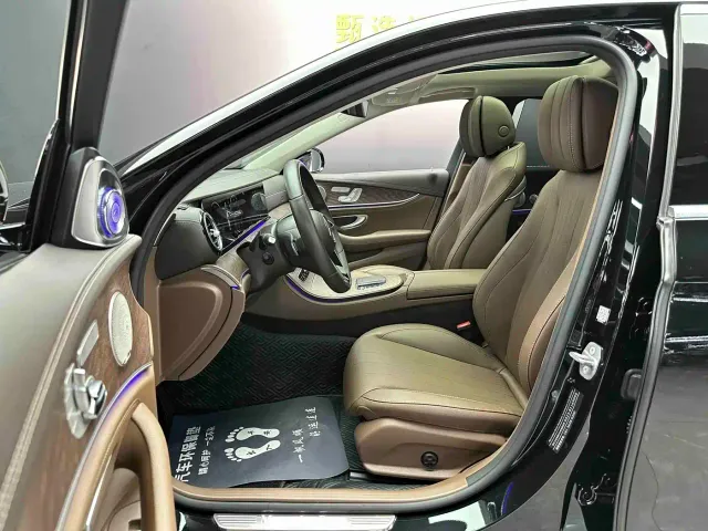 Mercedes-Benz E-Class — Фото автомобиля 5
