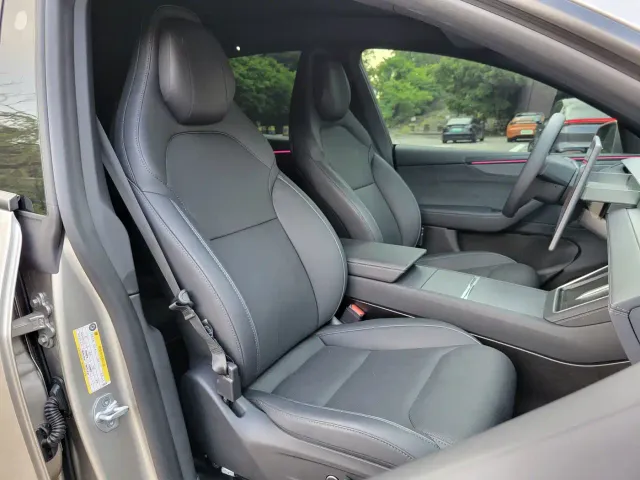 Tesla Model Y L 2025 Facelift Long Range AWD — Фото автомобиля 9