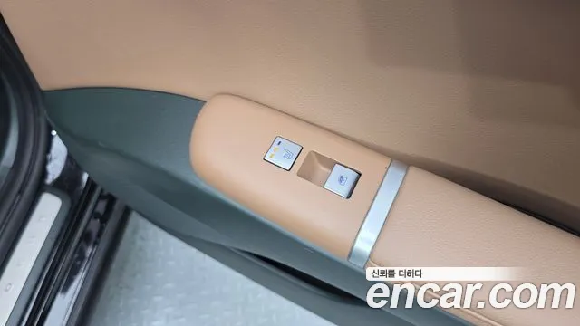 Hyundai Grandeur Grandeur (GN7) 2.5 Бензин 2WD — Фото автомобиля 19