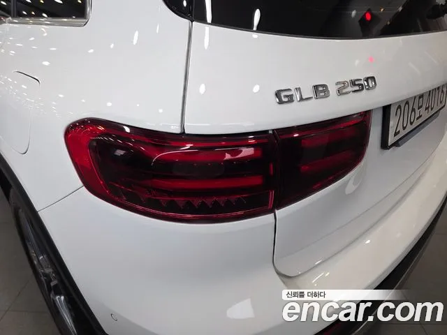Mercedes-Benz GLB-Class — Фото автомобиля 13