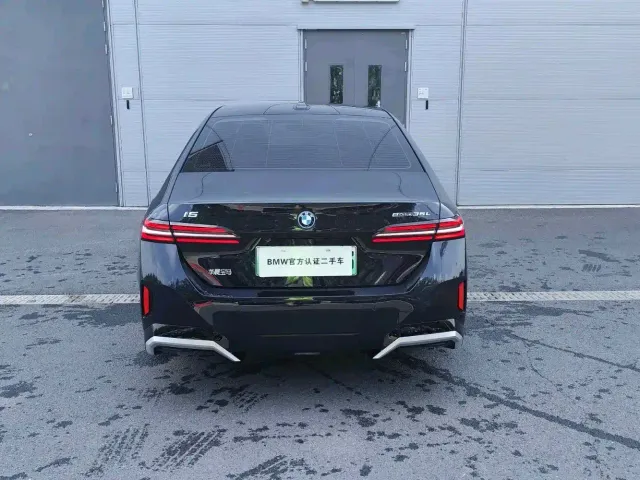BMW i5 — Фото автомобиля 5