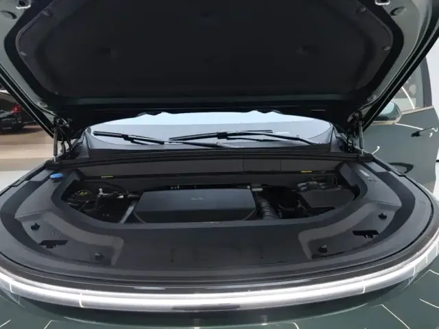 Li Auto Li Xiang L9 2025 Ultra Smart Renewal Edition — Фото автомобиля 25