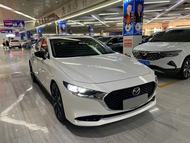Mazda Axela — Фото автомобиля 3