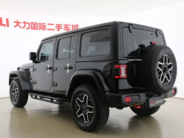 Jeep Wrangler — Фото автомобиля 14