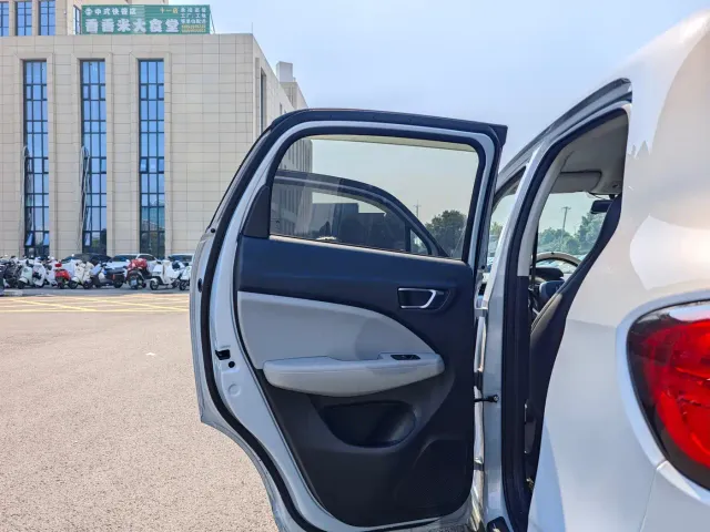 Leapmotor T03 — Фото автомобиля 14