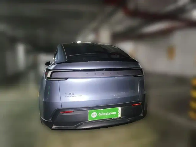 Tesla Model Y L — Фото автомобиля 3
