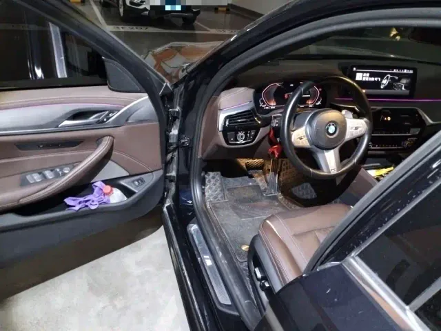 BMW 5 Series — Фото автомобиля 12