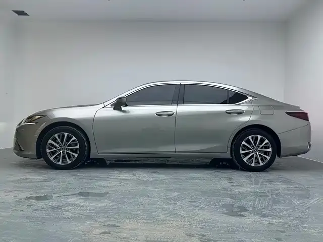 Lexus ES — Фото автомобиля 7
