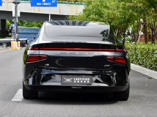 Xpeng P7 — Фото автомобиля 5
