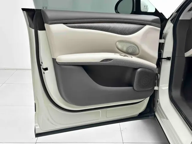 IM Motors LS6 — Фото автомобиля 11