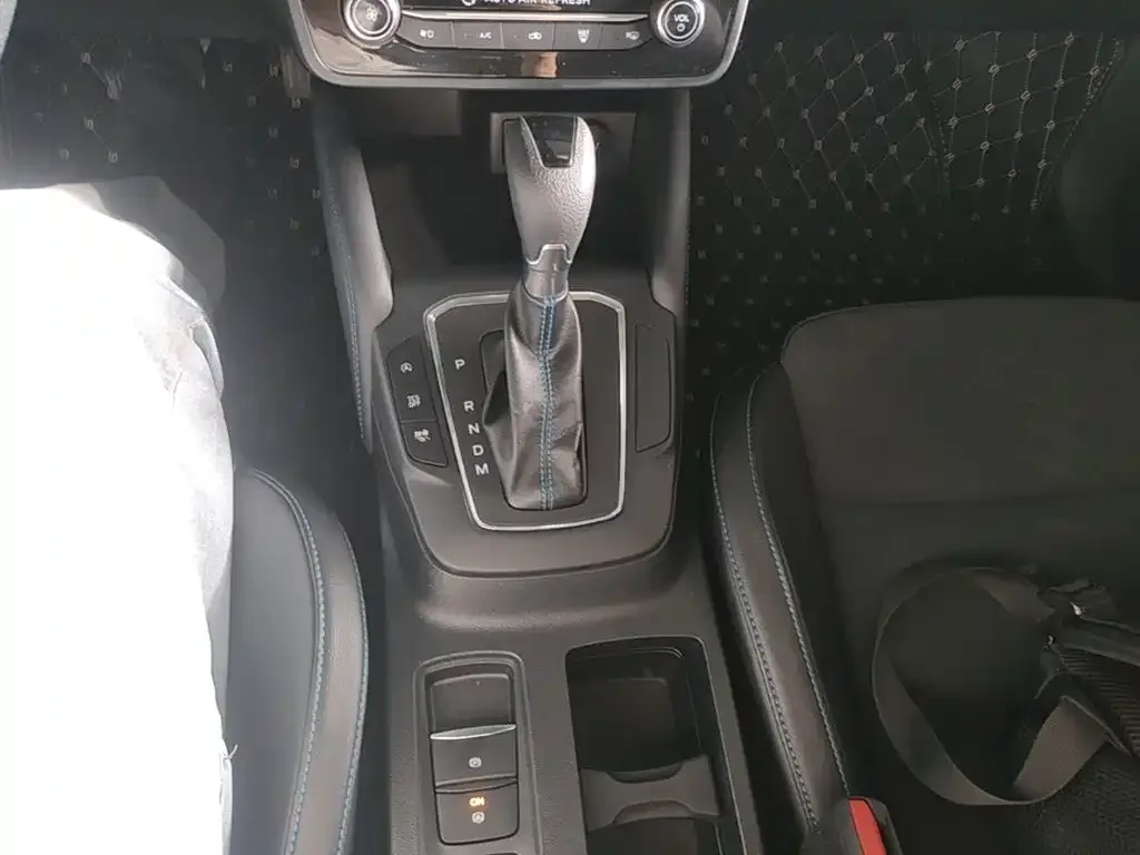 Ford Focus 2022 Sedan EcoBoost 180 Automatic S Version — Фото автомобиля 13